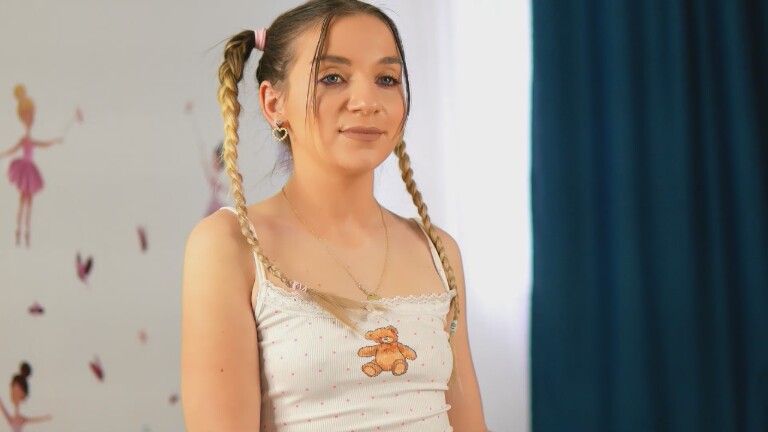 SkyEyesLuna's Streamate show and profile