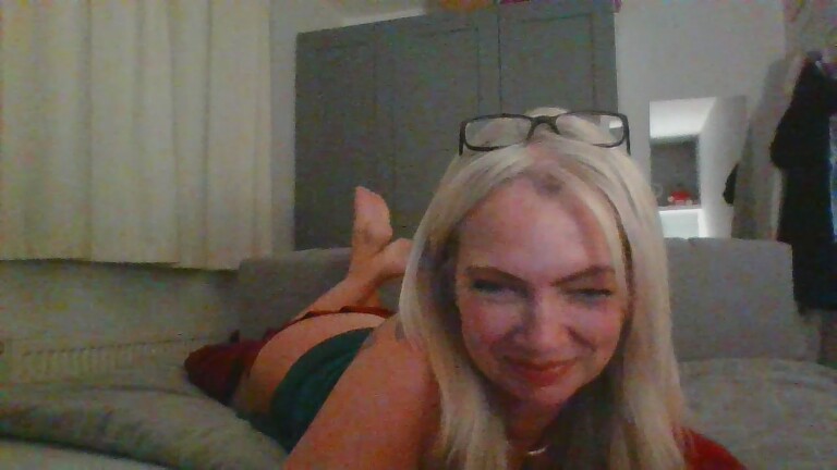 Elly49's Streamate show and profile